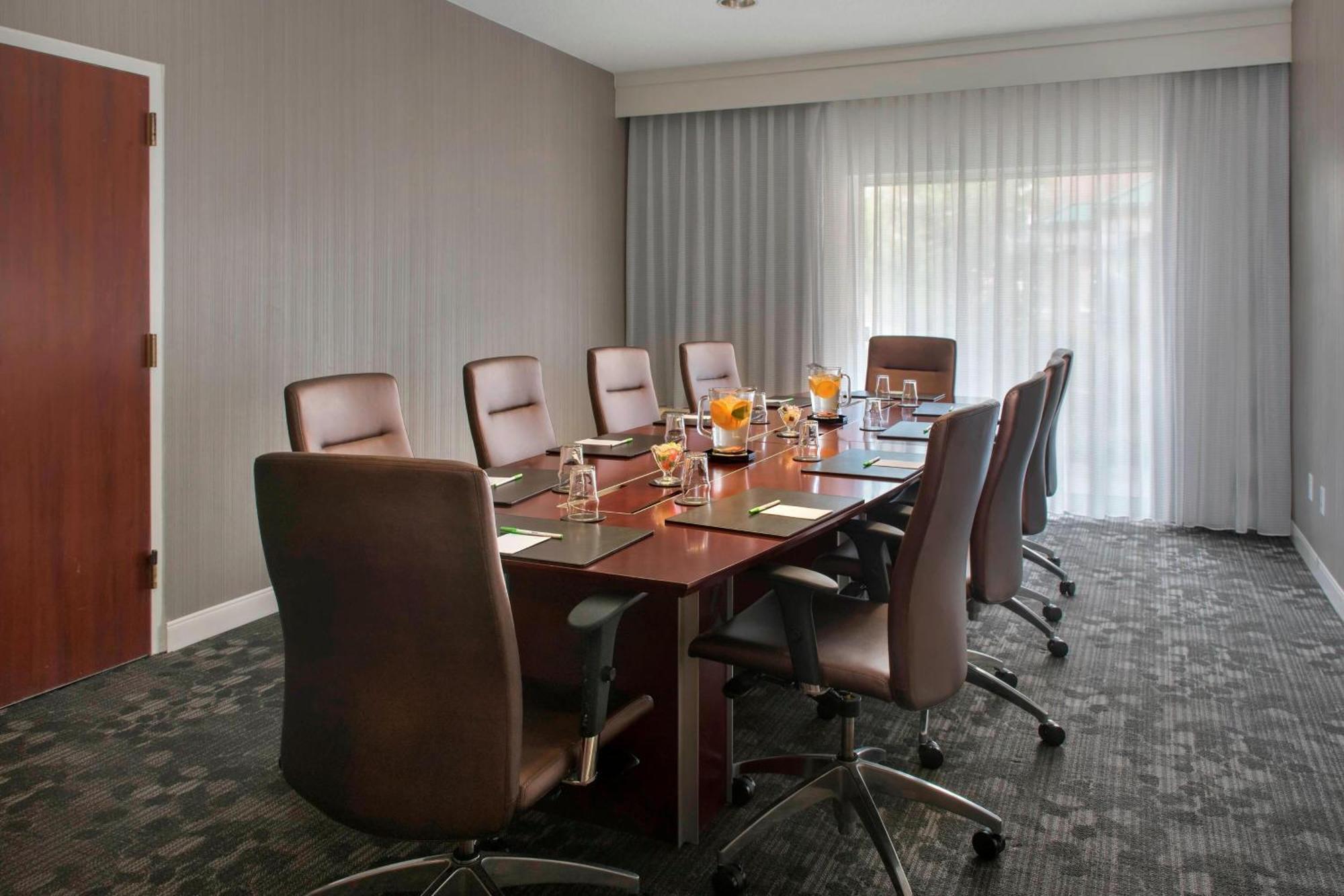 Courtyard By Marriott Basking Ridge Bagian luar foto