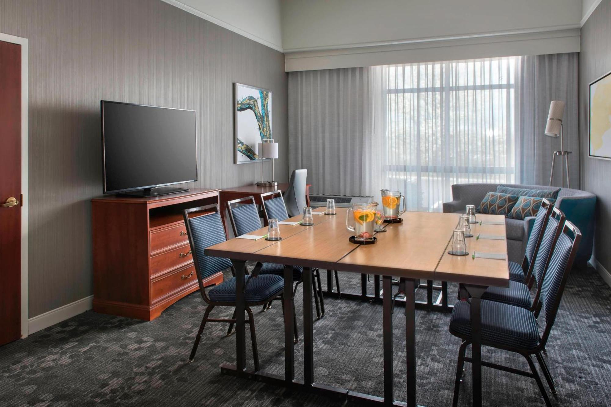 Courtyard By Marriott Basking Ridge Bagian luar foto